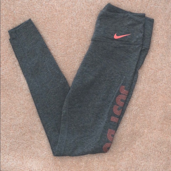 Nike Pants - NIKE gray cropped leggings